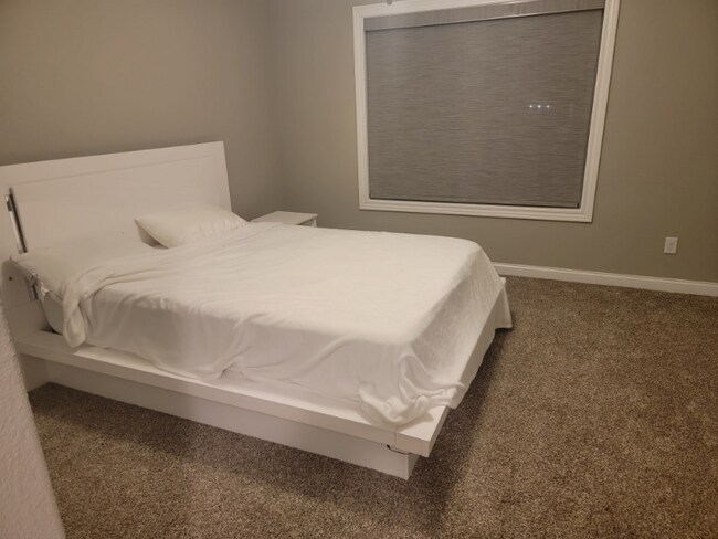 Foto del edificio - 605 NE Dellwood Dr