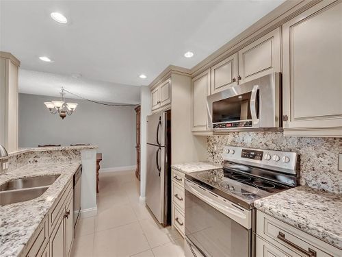 Foto del edificio - 1009 N Ocean Blvd