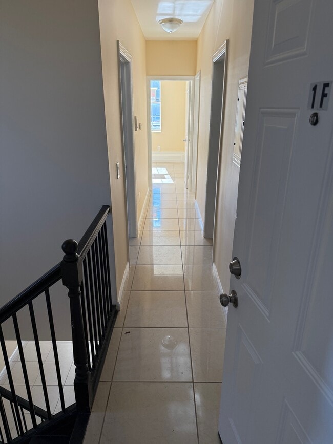 Building Photo - 183 Thorne St