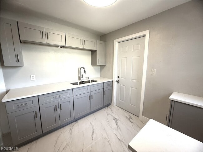 Foto del edificio - 3350 Apache St