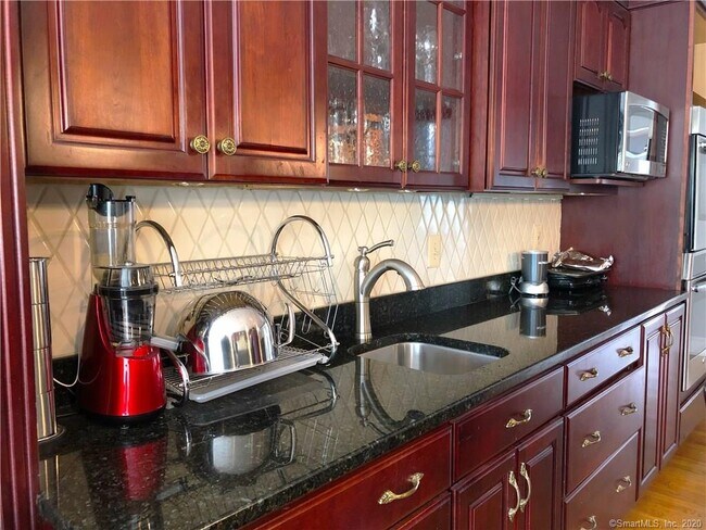 Building Photo - 39 Fairview Ave