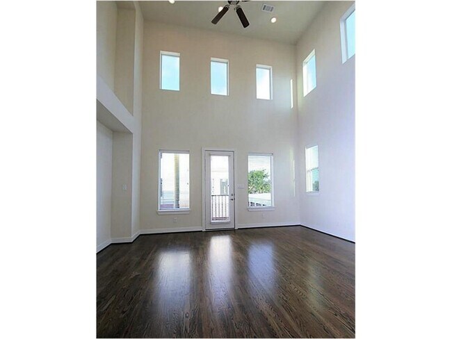 Foto del edificio - 1203 Cedarpost Tree Springs Pl