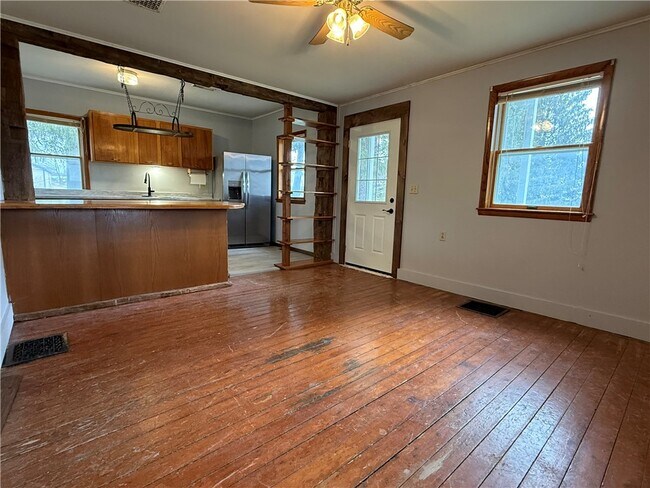 Building Photo - 2996 US-20