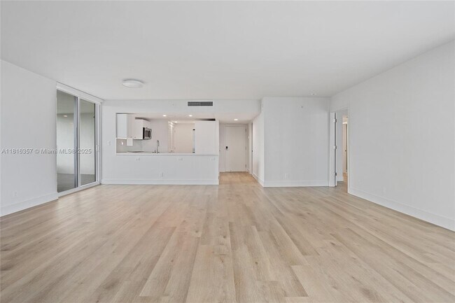 Building Photo - 555 NE 34th St