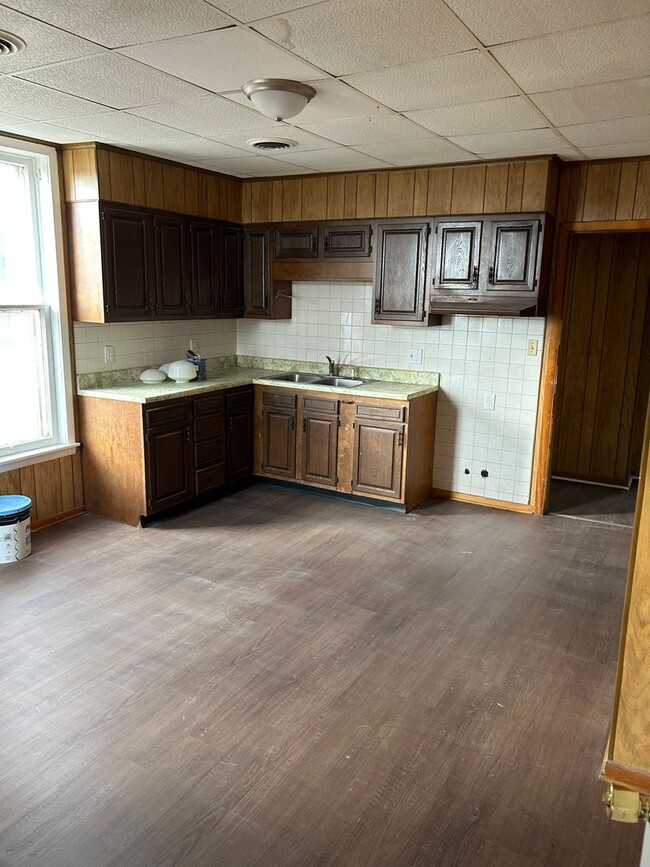 Building Photo - 230 E Chestnut St