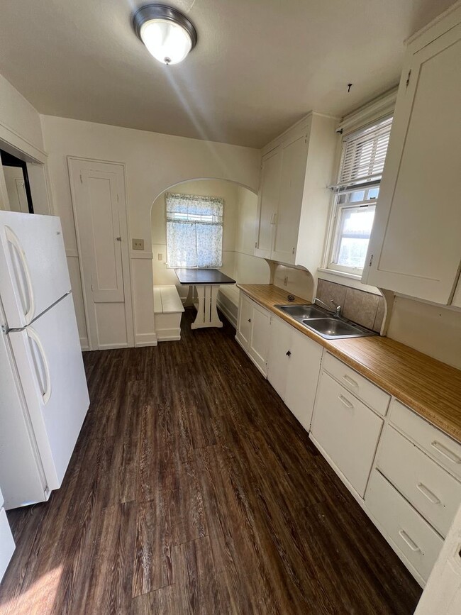 Foto del edificio - 445-447 S Main St