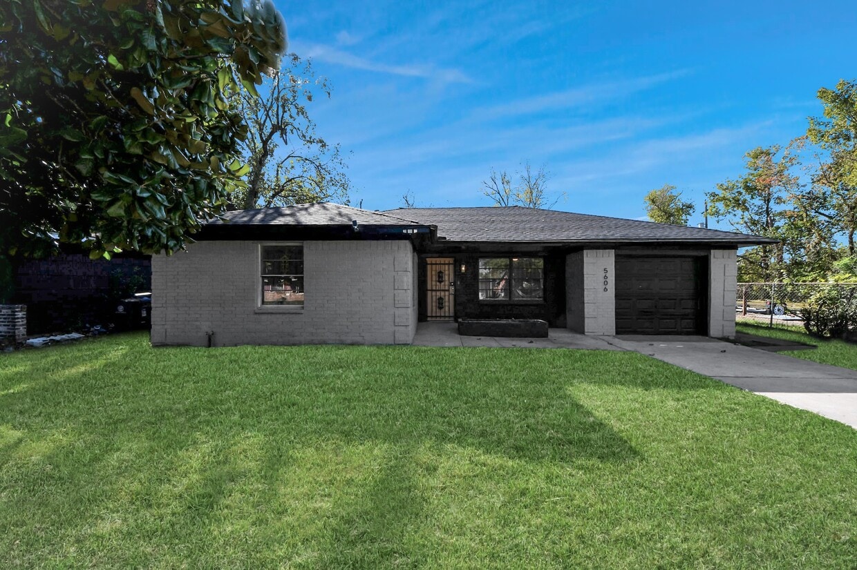 Primary Photo - 5606 Elmlawn Dr