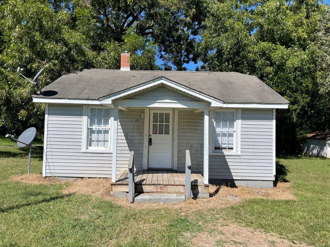 Primary Photo - 2 Bed, 1 Bath home located in Troy- $850 M...
