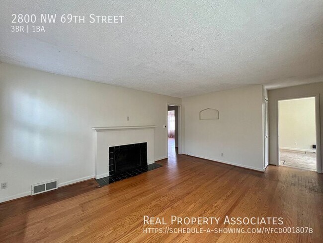 Building Photo - Spacious classic Ballard bungalow!