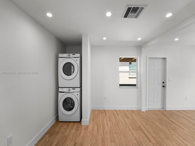 Foto del edificio - 238 NW 41st Ave