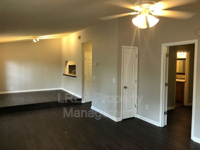 Photo - 1406 Northlake Drive House