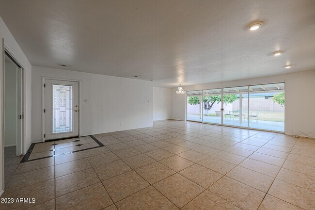 Foto del edificio - 716 E Claremont St