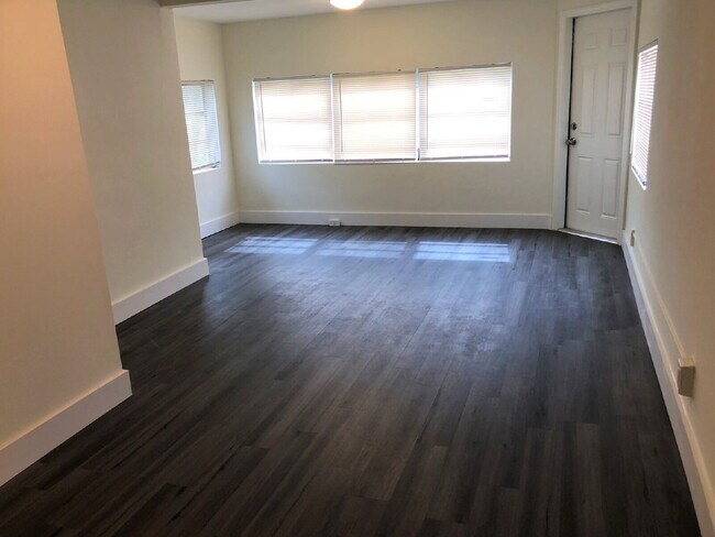 Building Photo - Cute & Cozy 2BD/2BA + Bonus Room Available...