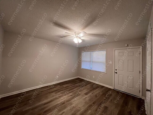 Foto del edificio - 2301 Coral Hills Dr