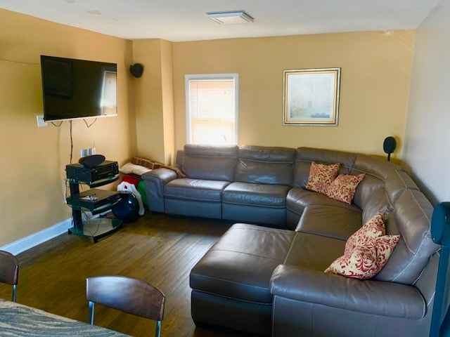 Sala de estar - 5310 S Archer Ave