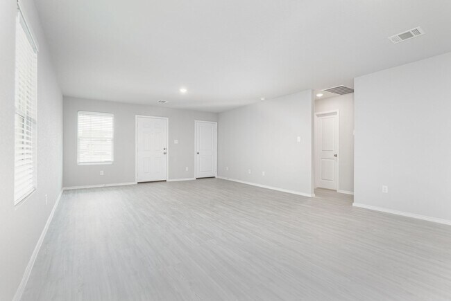 Foto del edificio - Newer home with open floor plan