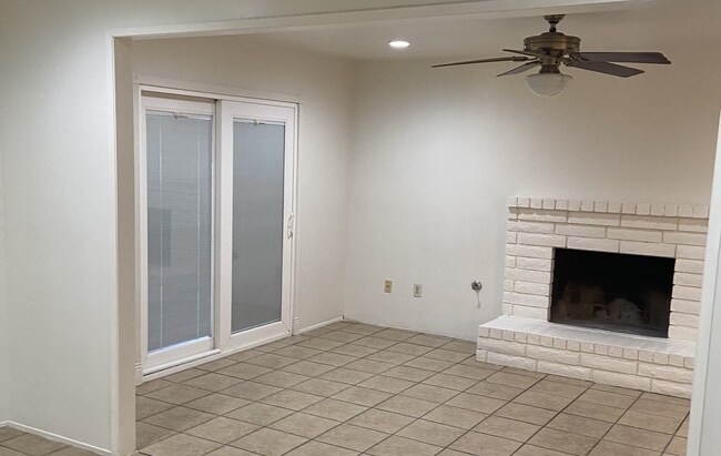 Building Photo - Large 3 Bedroom, 2 Bath Home on NE