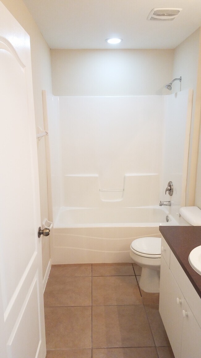 Foto del edificio - 429 Piper Ave