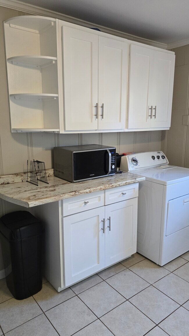 Foto del edificio - 3817 Burrus St