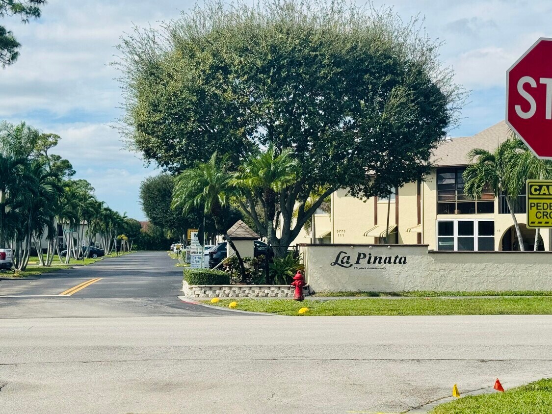 Foto principal - 3491 La Jardin Ct