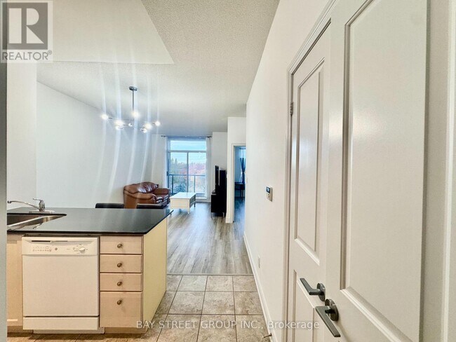 Photo du bâtiment - 25 Earlington Ave