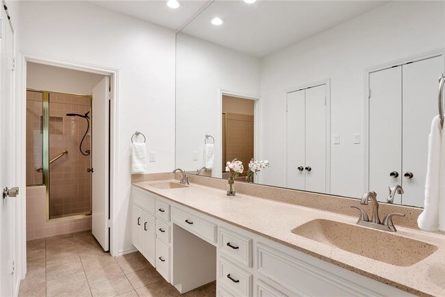 Building Photo - 8105 Raintree Pl