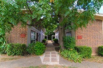 Building Photo - 2714 McCart Ave