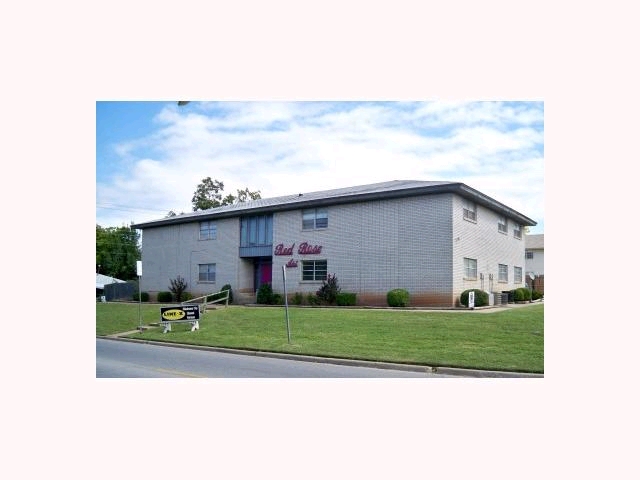 Primary Photo - Red Rose Apartments