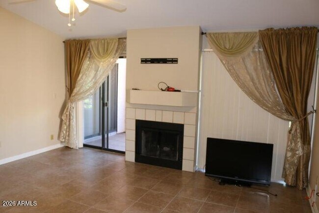 Foto del edificio - 9750 N 94th Pl