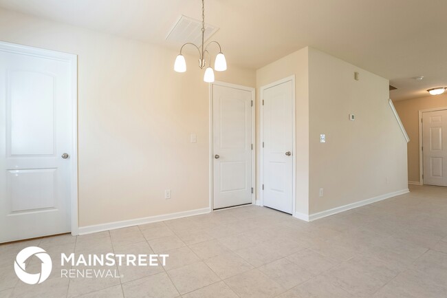 Building Photo - 2515 Queen Bee Dr