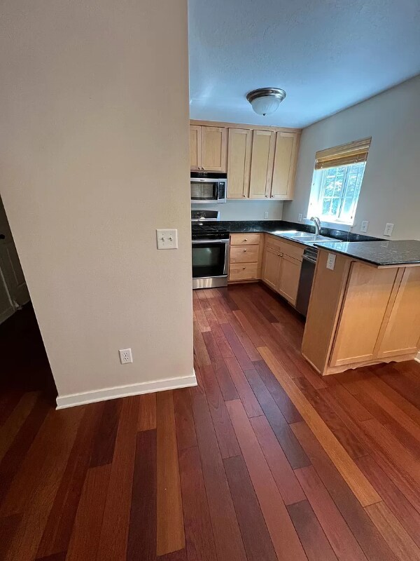 Foto del edificio - 206 Village Ln