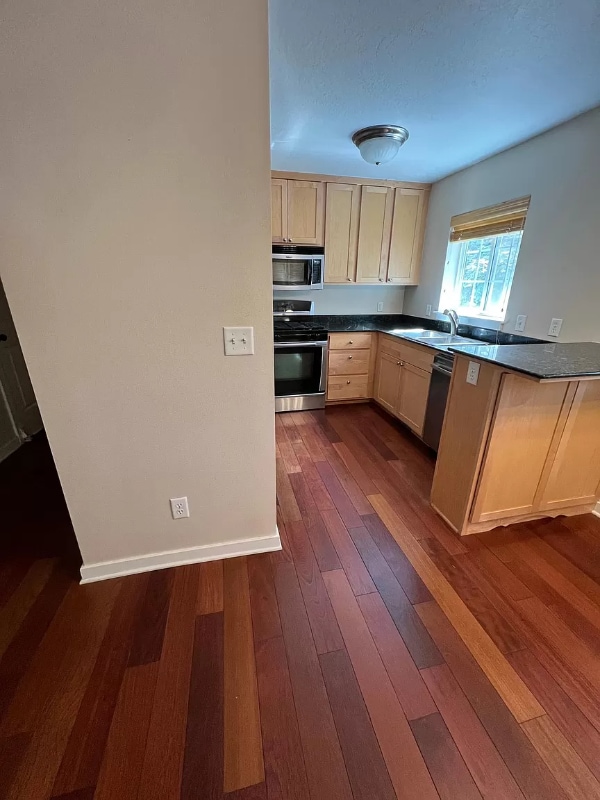 Building Photo - 206 Village Ln
