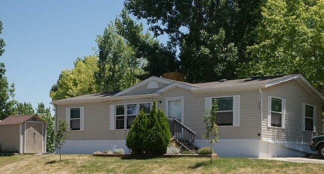 Building Photo - Woodland Hills