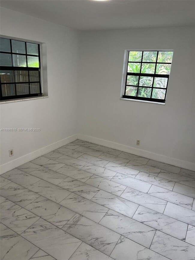 Foto del edificio - 4421 NW 33rd St