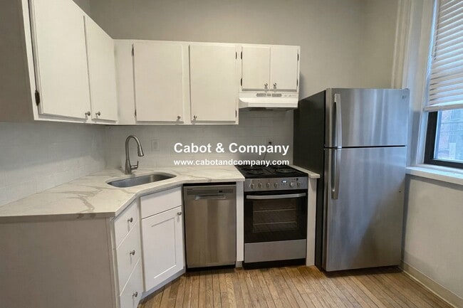 Building Photo - 473 Beacon St