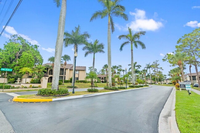 Foto del edificio - 441 Pine Glen Ln