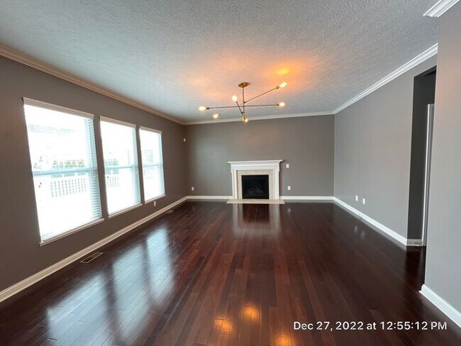 Building Photo - Upper Albany West