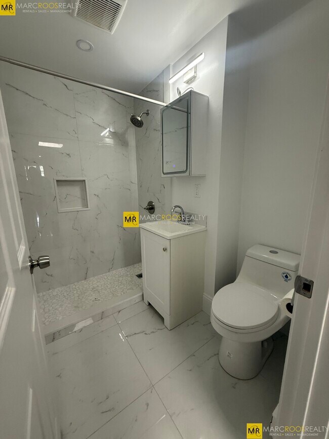 Foto del edificio - 476 Commonwealth Ave