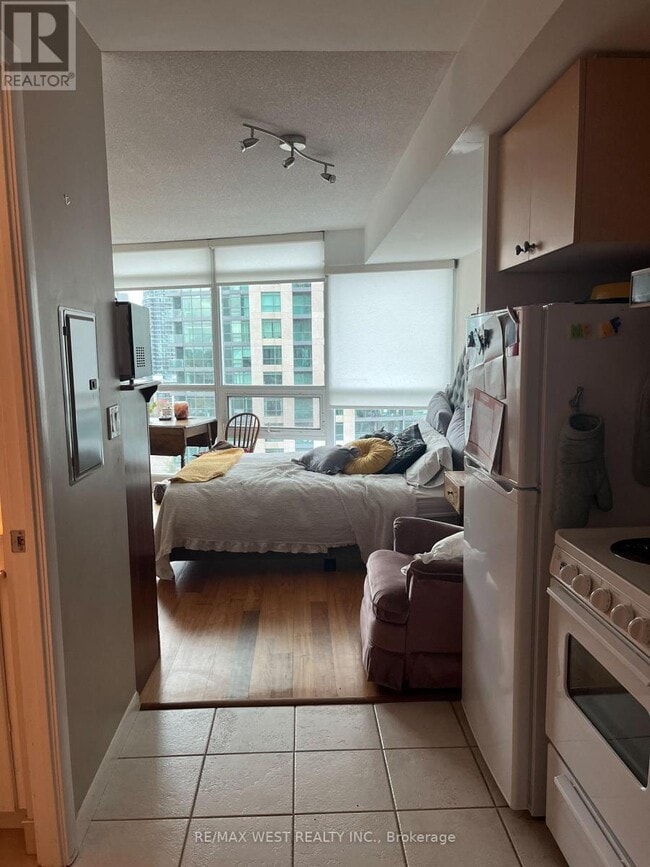 Building Photo - 219 Fort York Blvd