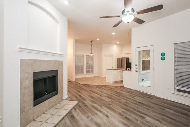Building Photo - 308 Creekview Dr