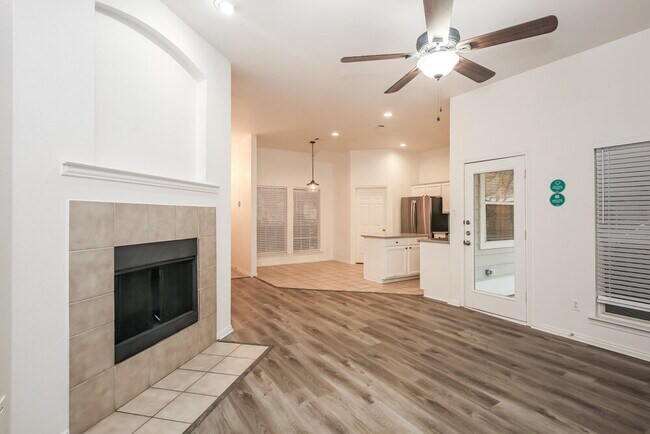Foto del edificio - 308 Creekview Dr