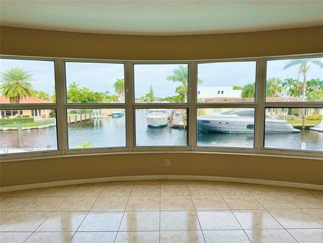 Building Photo - 3111 NE 51st St