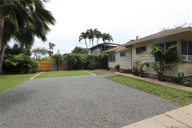 Building Photo - 1054 Kealaolu Ave