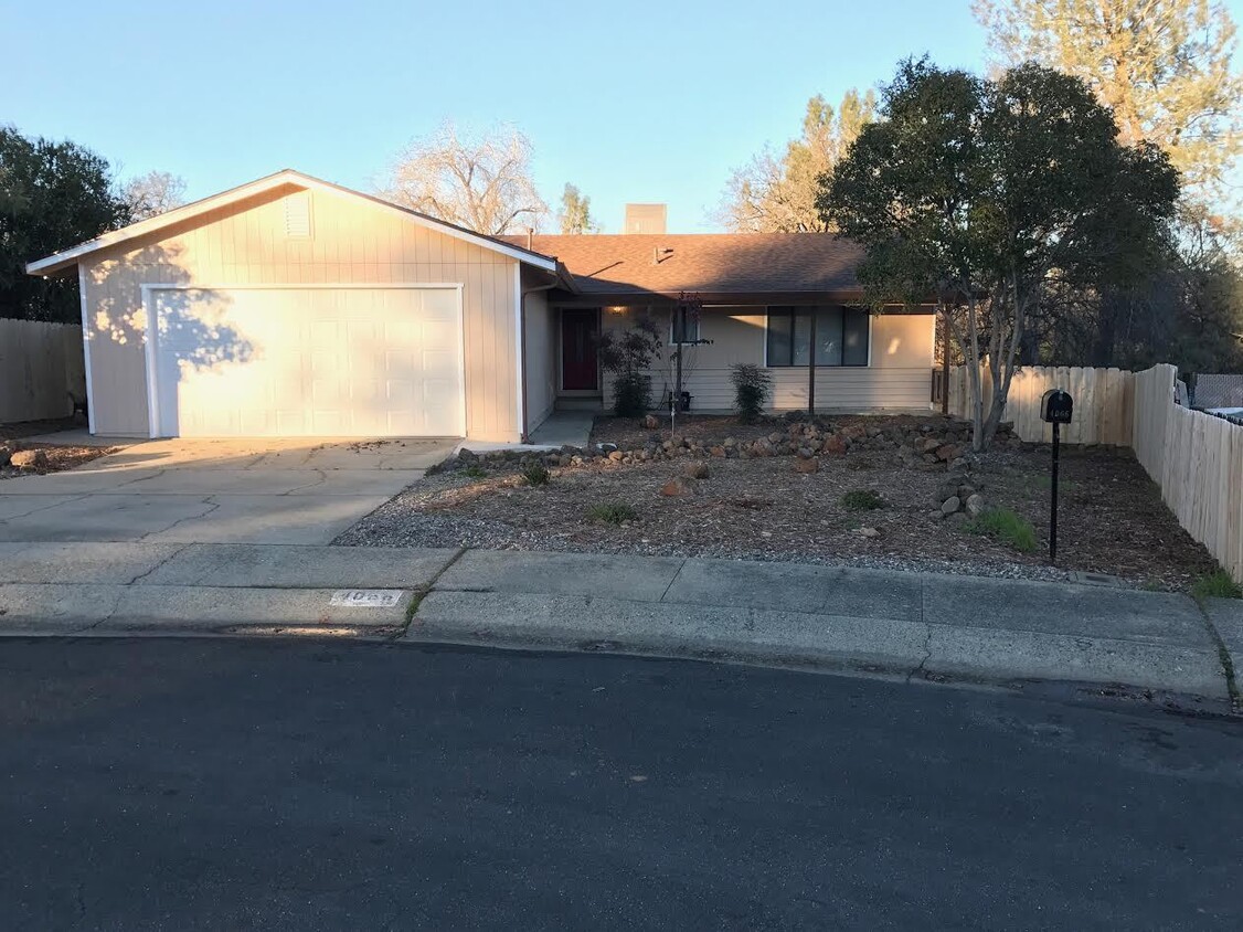 Primary Photo - Great Home On The West Side Of Town