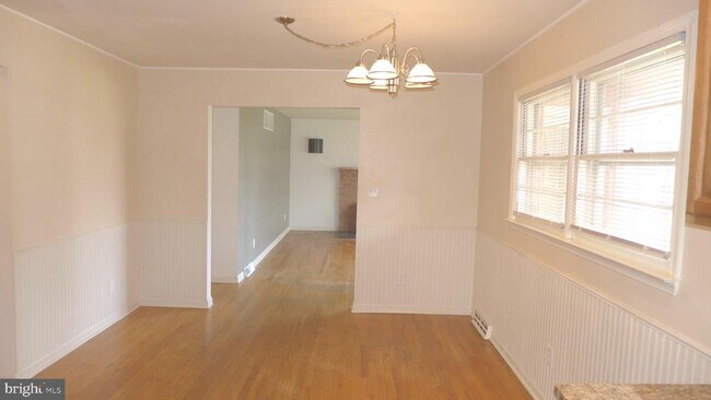 Building Photo - 93 Great Lake Dr