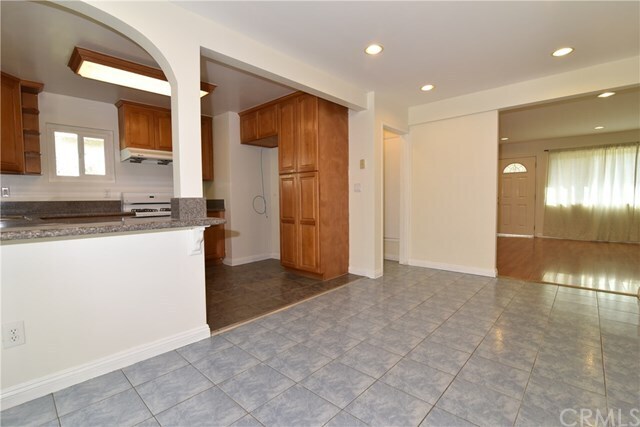 Foto del edificio - 1239 E Maplegrove St
