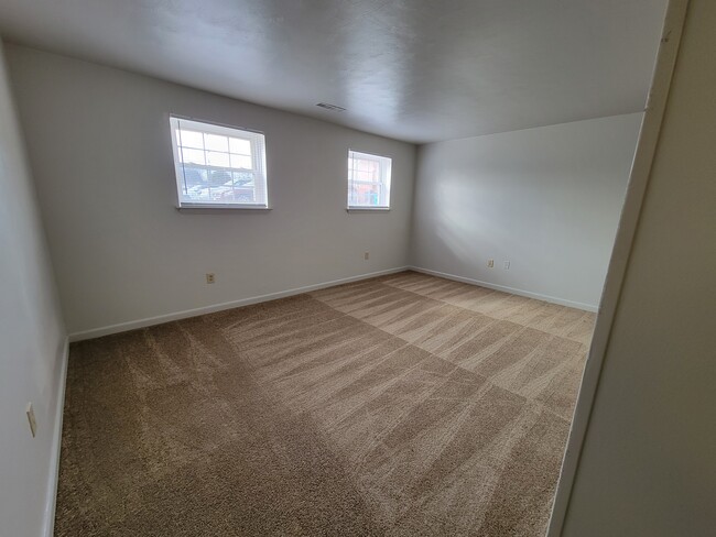 Building Photo - 3111 Ellsworth St NE