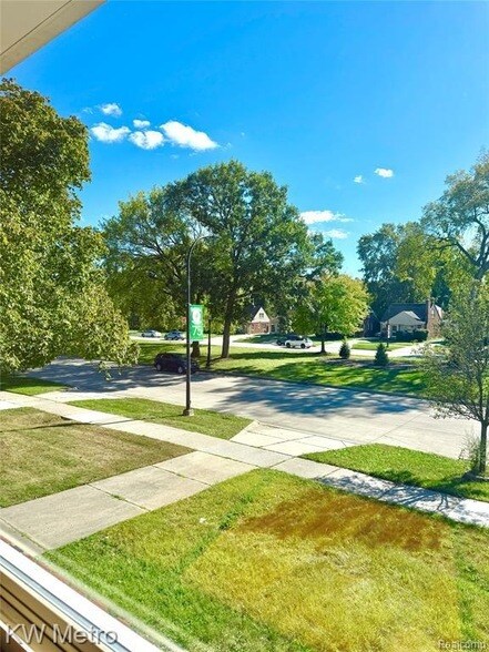 Building Photo - 2182 Vernier Rd