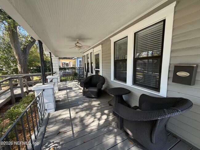 Foto del edificio - 2333 Gilmore St