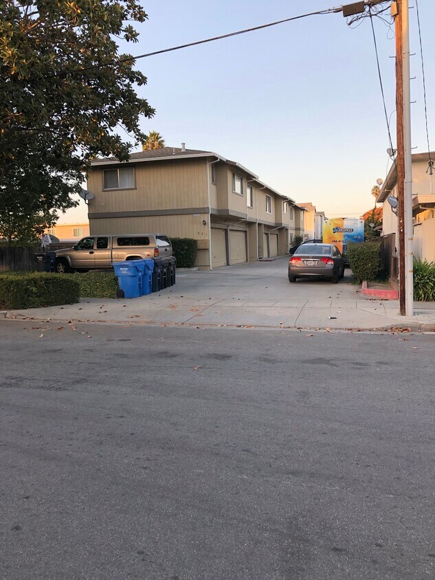 Foto principal - 551 Columbia Ave